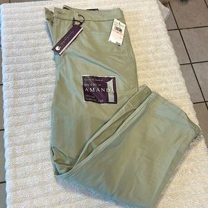Ladies pants NWT